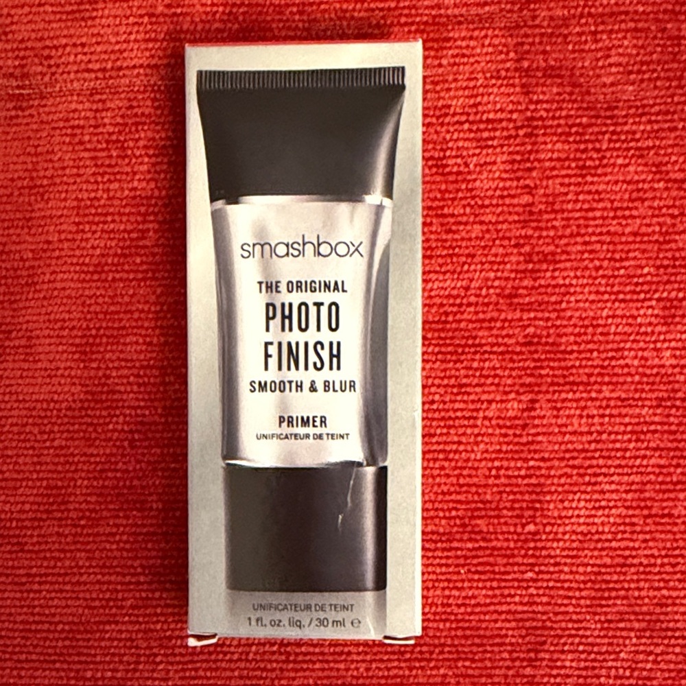 Smashbox Photo Finish Primer in Black and Silver